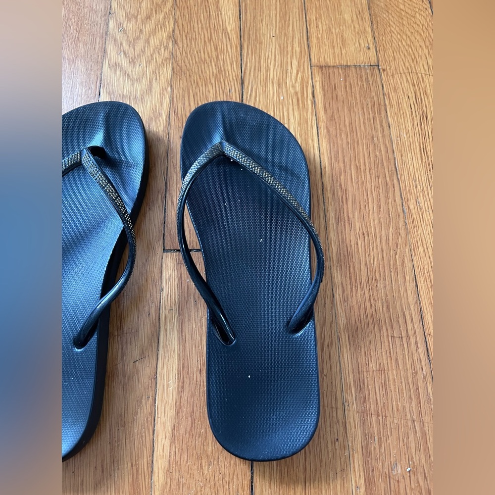 Gap Brown Flip-Flops Made in Brazil US Sz 7 EU 38 - Picture 3 of 5